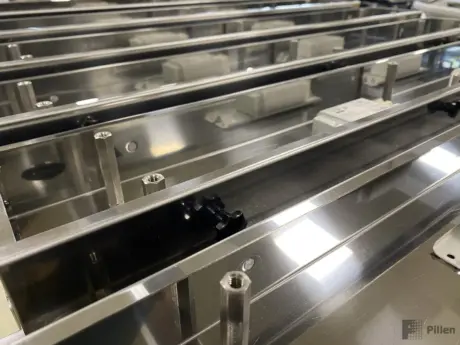 In beeld assemblage producten van Pillen Group.