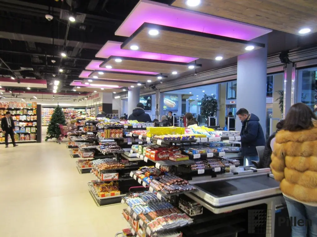 Pillen_Checkouts_Plafondelementen_6 Lichtgewicht plug & play plafondelementen supermarkt
