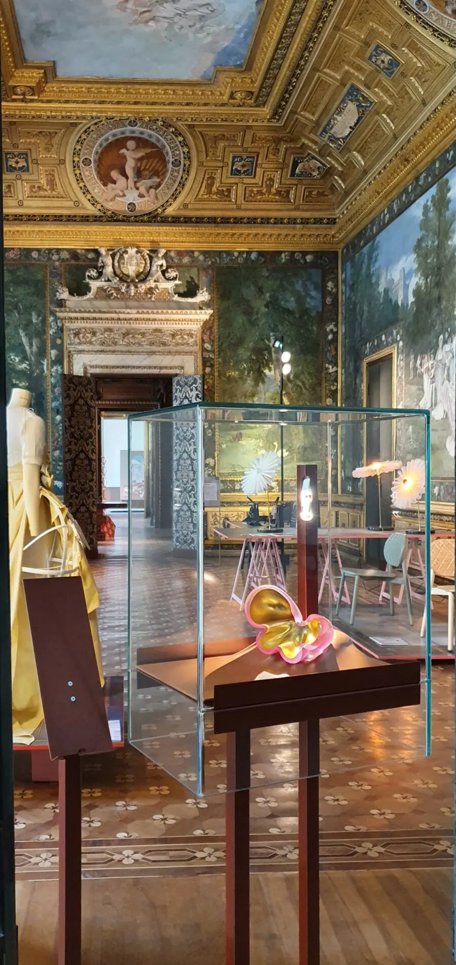 Design vitrine Karel Bodegom_PillenGroup Masterly Milaan_2 Vitrinekast assemblage