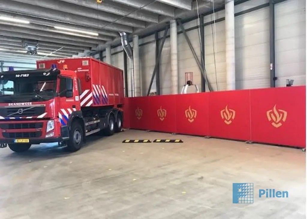 Mobiele Scheidingswanden Brandweer Gooi En Vecht Afscheiding Sporttoestellen Hal Mobiele Scheidingswanden Brandweer Gooi En Vecht Afscheiding Sporttoestellen Hal