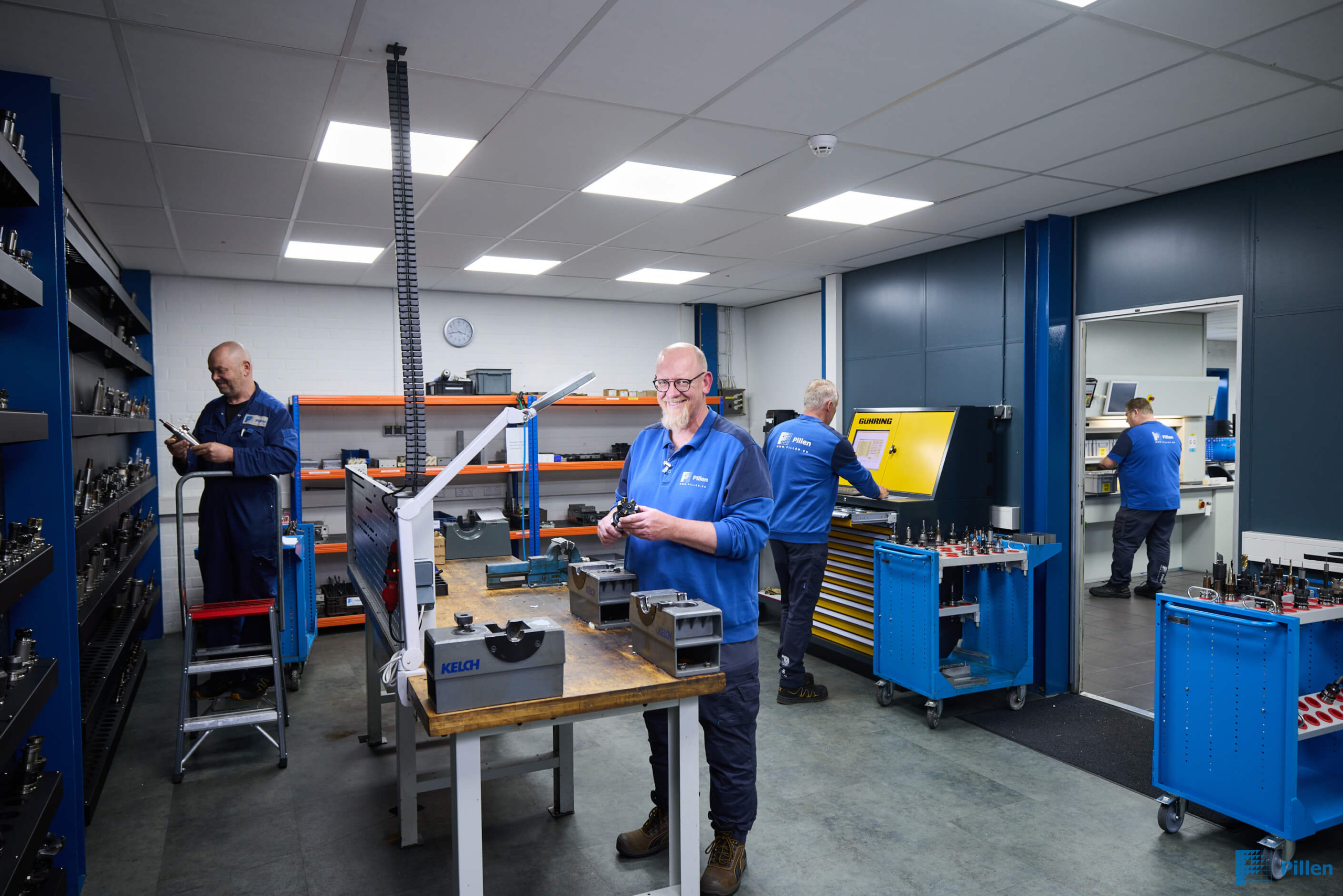 Pillen Precision Samenwerking Cobot Machine En Mens Tiny